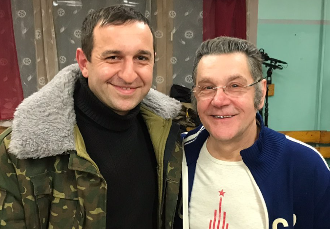 Актер Фидаров раскритиковал артистов, обеляющих репутацию поездками в зону СВО Актер Фидаров раскритиковал артистов, обеляющих репутацию поездками в зону СВО