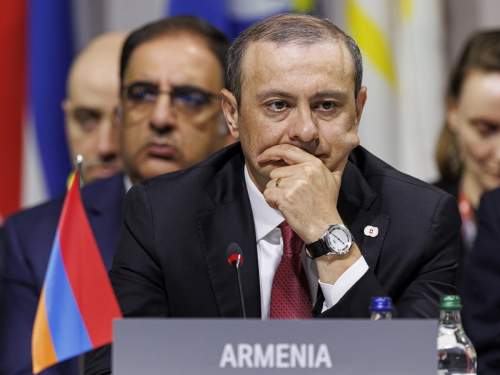 Армения обвинила Россию в сдаче Нагорного Карабаха Азербайджану Армения обвинила Россию в сдаче Нагорного Карабаха Азербайджану