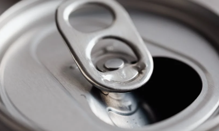 Роспотребнадзор назвал газировку и леденцы самыми опасными сладостями для детей