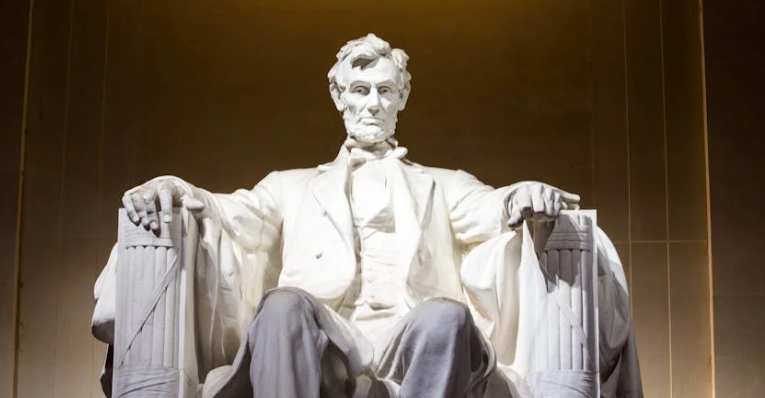 В Вашингтоне из-за сильной жары растаяла восковая статуя Авраама Линкольна