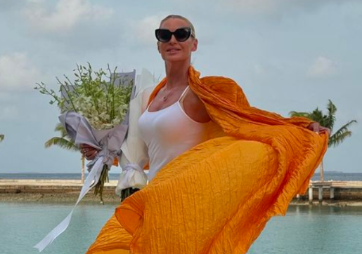 Анастасия Волочкова опубликовала видео в бикини в купели