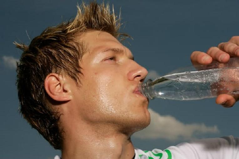 Врач Чехонина рассказала, что можно и что нельзя пить в жару Врач Чехонина рассказала, что можно и что нельзя пить в жару