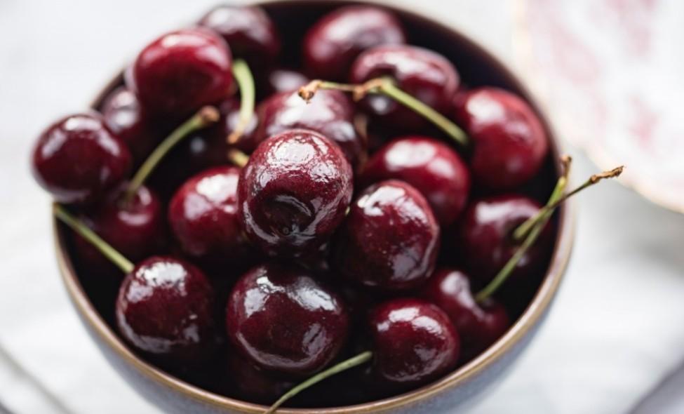 Врач Мясников заявил, что черешня снижает риск развития болезней сердца