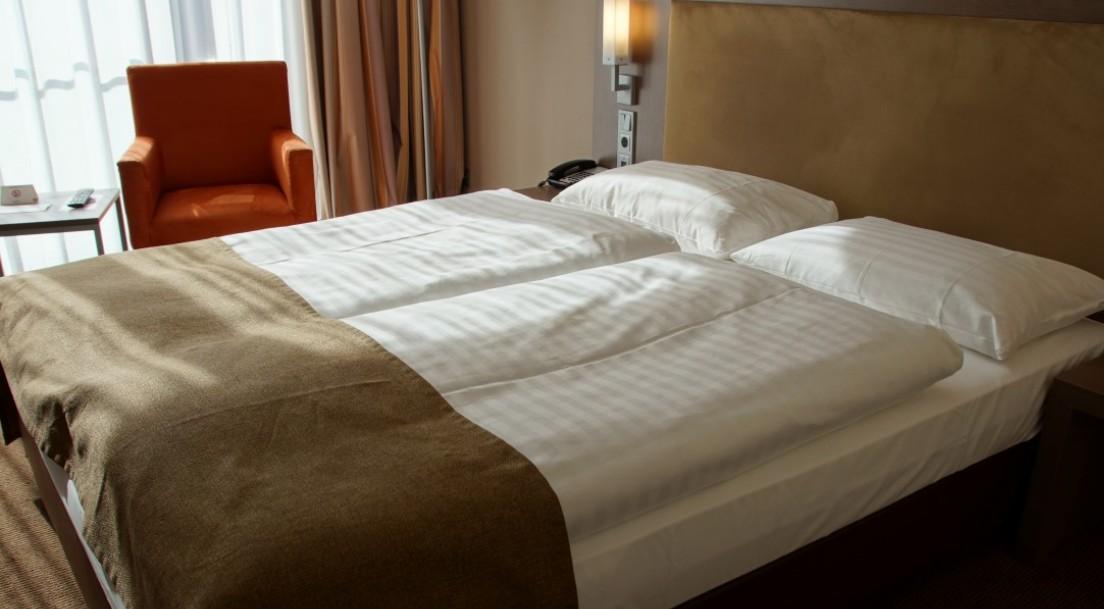 Реабилитолог Бондаренко: В борьбе с бессонницей нужно гулять и отказаться от гаджетов