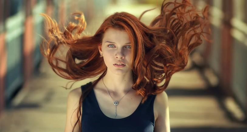 Трихолог Лукашева назвала главные причины выпадения волос