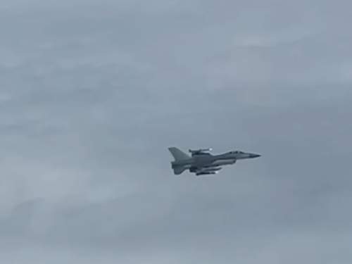 Опубликовано видео перехвата F  16 пилотом Су  27 ВКС РФ (ВИДЕО)