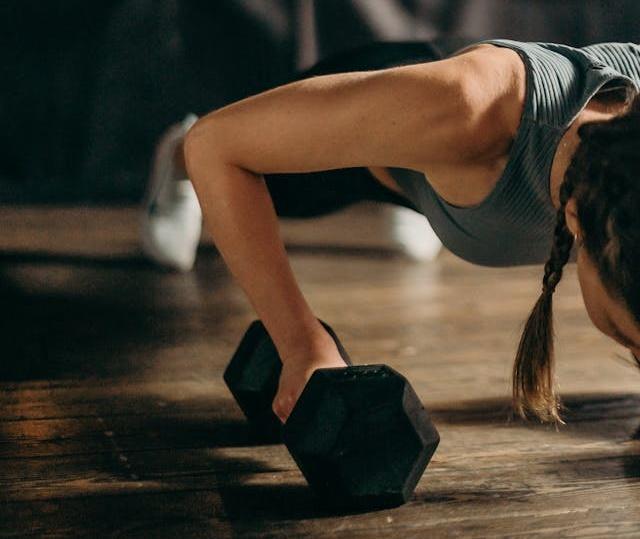 Врач Чемисова рассказала, как правильно изменить режим тренировок в жару