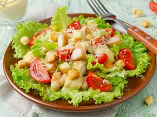 Массовое отравление в Братске салатом &laquo;Цезарь с курицей&raquo;: госпитализированы 32 человека