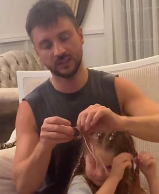 Дочь Лазарева стала маленькой копией папы Дочь Лазарева стала маленькой копией папы