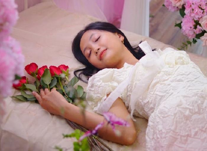 В Японии одинокие женщины стали проводить бракосочетания без женихов