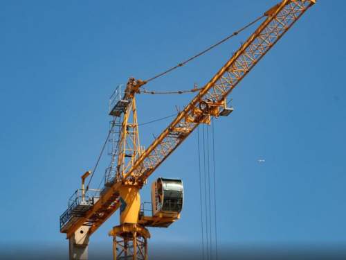 Спуск тела умершего от жары крановщика в Москве попал на видео (ВИДЕО) Спуск тела умершего от жары крановщика в Москве попал на видео (ВИДЕО)