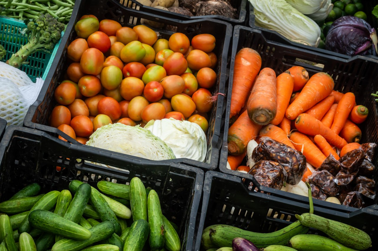 Минсельхоз заявил, что цены на овощи и фрукты в России "сезонные" Минсельхоз заявил, что цены на овощи и фрукты в России "сезонные"