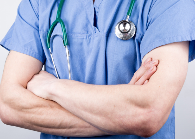 Врач Касперович предупредила о риске инфаркта при употреблении алкоголя в жару