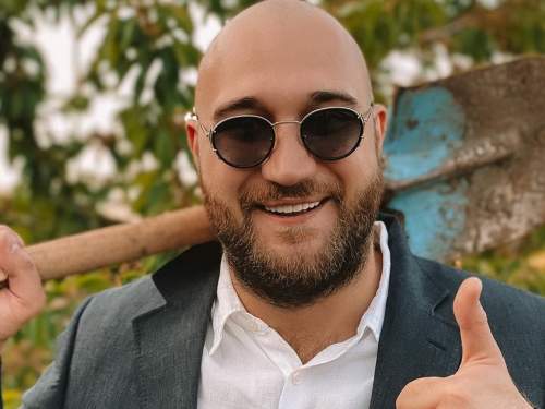 Актер 95-го квартала и друг Зеленского сбежал с Украины в США Актер 95-го квартала и друг Зеленского сбежал с Украины в США