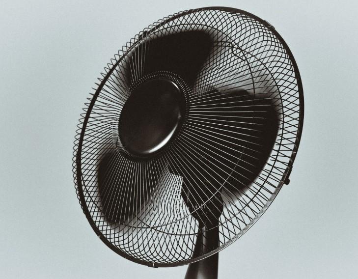 Инфекционист Мескина рассказала, кому нужно бояться сквозняков