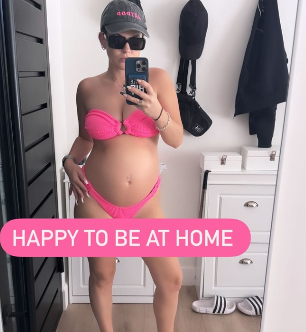 Беременная Софья Таюрская показала, как изменилась ее фигура Беременная Софья Таюрская показала, как изменилась ее фигура