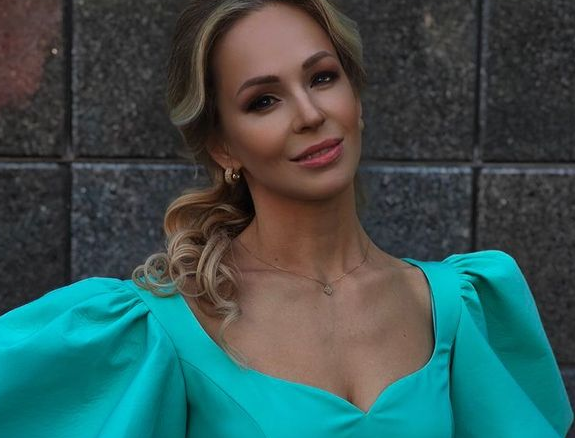 Ирина Медведева посетила родину с мужем из Франции Ирина Медведева посетила родину с мужем из Франции