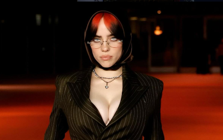 Певица Билли Айлиш показала фото в бикини