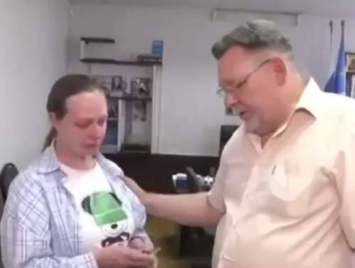 «Чтоб набережная у нас была»: тамбовский мэр попал в скандал, вручая сестре погибшего военного Орден Мужества (ВИДЕО) «Чтоб набережная у нас была»: тамбовский мэр попал в скандал, вручая сестре погибшего военного Орден Мужества (ВИДЕО)