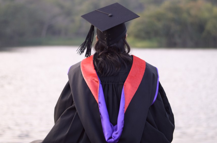 В Ставрополе выпускникам ВУЗа показали порно вместо выступления министра В Ставрополе выпускникам ВУЗа показали порно вместо выступления министра