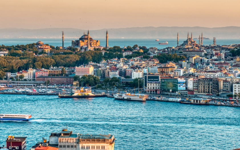 Россияне оценили стоимость отдыха за рубежом летом более чем в 200 тысяч рублей