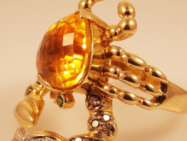 Эксперт Становкин призвал россиян отказаться от дорогих украшений в путешествиях