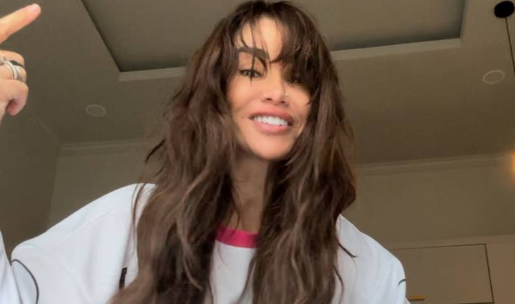 Айза Анохина рассказала о девяти операциях на груди и психологических проблемах Айза Анохина рассказала о девяти операциях на груди и психологических проблемах