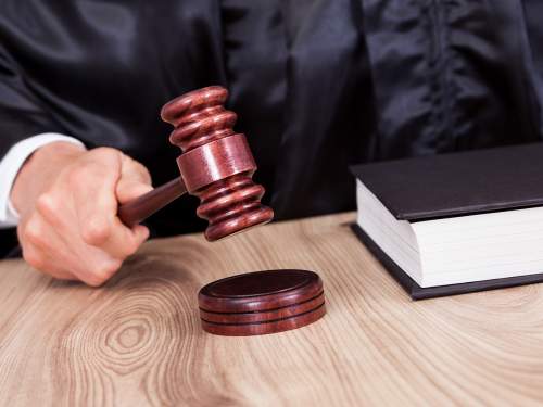 СМИ: у сбежавших миллиардеров из МВД арестовали новые активы