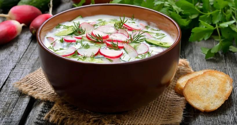 Гастроэнтеролог Утюмова раскрыла способ улучшить традиционный рецепт окрошки