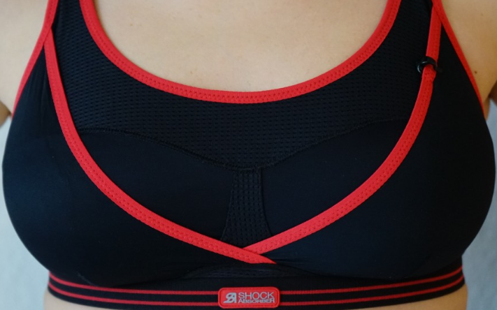 Sexes: Обладательницы большой груди чаще сталкиваются с агрессией от женщин