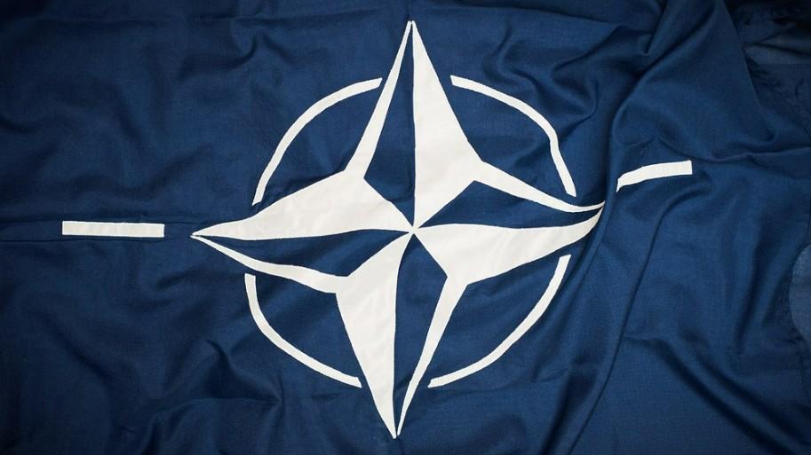 Bloomberg: Делегаты саммита НАТО назначили тайные встречи со сторонниками Трампа