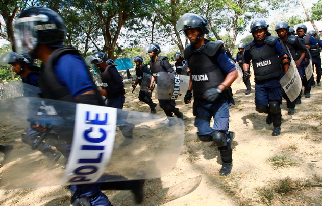 В Великобритании мужчина убил из арбалета семью комментатора BBC Ханта В Великобритании мужчина убил из арбалета семью комментатора BBC Ханта