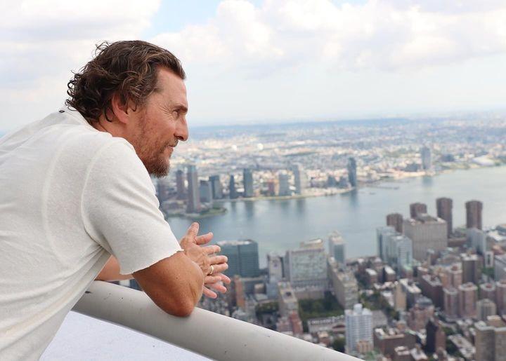 Мэтью Макконахи показал, что случилось с его лицом после укуса пчелы