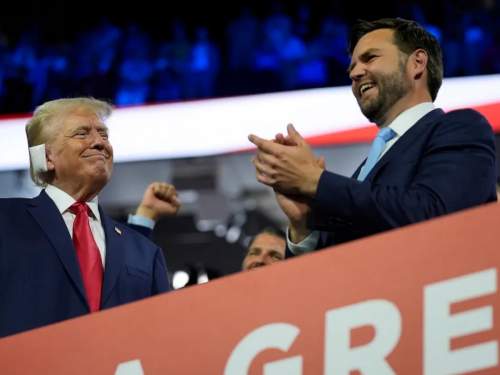 Трамп впервые появился на публике после покушения (ВИДЕО) Трамп впервые появился на публике после покушения (ВИДЕО)