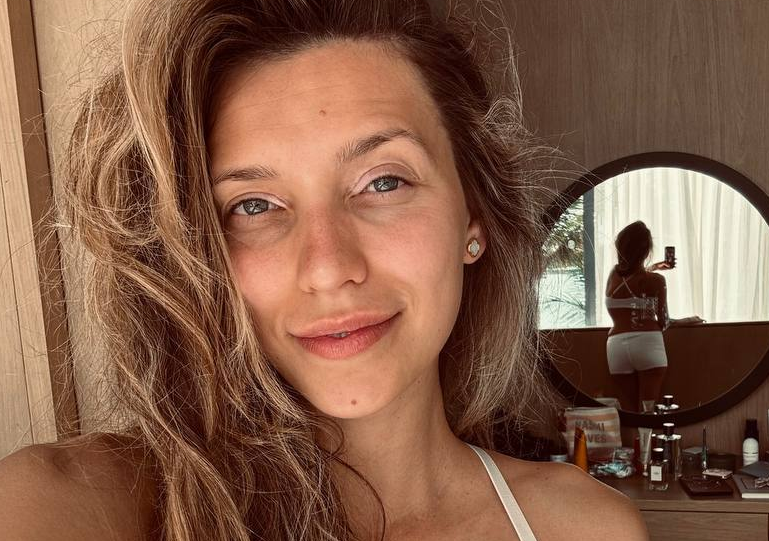 Регину Тодоренко жестко раскритиковали за опасное развлечение сына с акулами