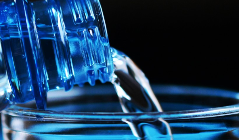 Гастроэнтеролог Оксана Янова призывает пить много воды после отравления