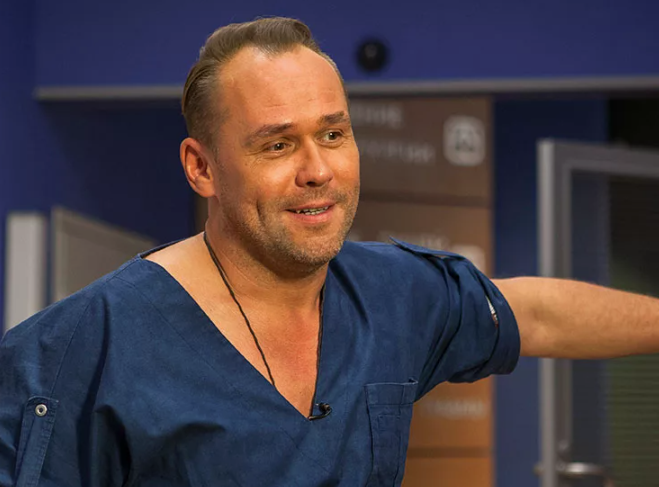 Аверин переживает, что запомнится российским зрителям только врачом