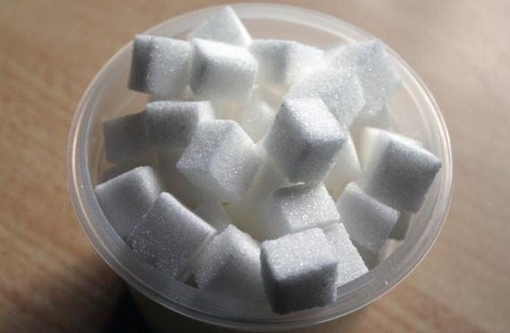 Эндокринолог Смирнова развеяла главные мифы о вреде сахара