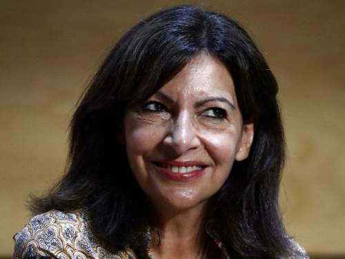 В Сети французы сравнили искупавшуюся в Сене мэра Парижа Идальго со Шреком (ФОТО, ВИДЕО) В Сети французы сравнили искупавшуюся в Сене мэра Парижа Идальго со Шреком (ФОТО, ВИДЕО)