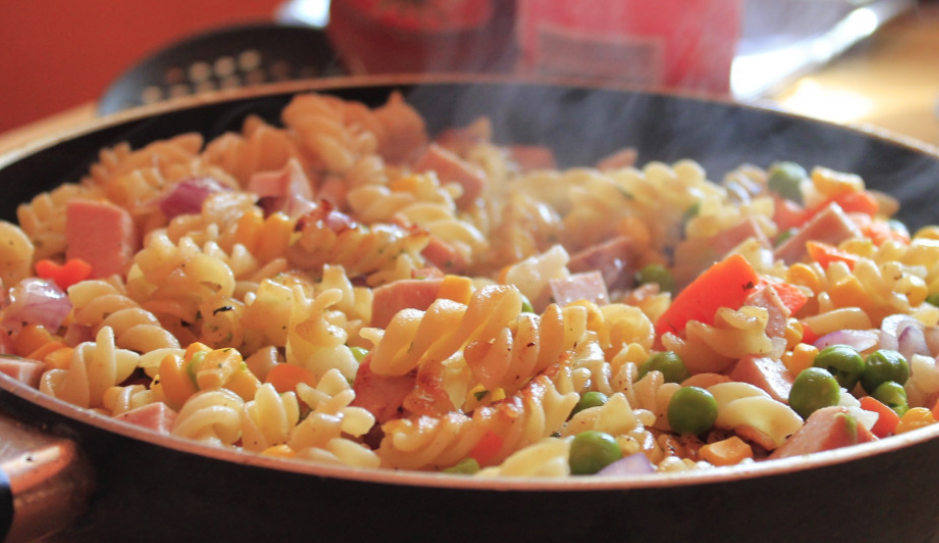 В Китае блогер съела 10 килограммов еды и умерла во время прямого эфира