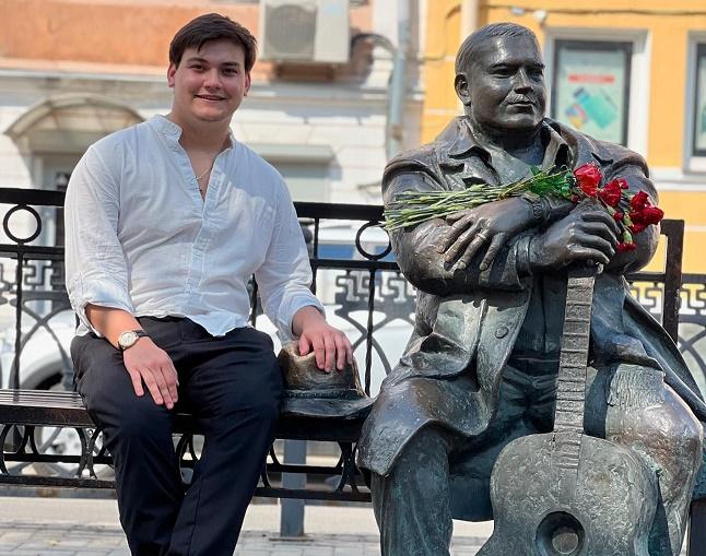 Сын Михаила Круга признался, что умерший отец даёт ему советы во снах Сын Михаила Круга признался, что умерший отец даёт ему советы во снах