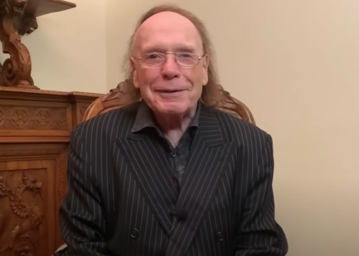 Аферисты выманили у писателя Радзинского 45 миллионов рублей Аферисты выманили у писателя Радзинского 45 миллионов рублей