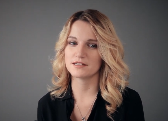 Женя Малахова решила показать, как кормит грудью новорожденную дочь