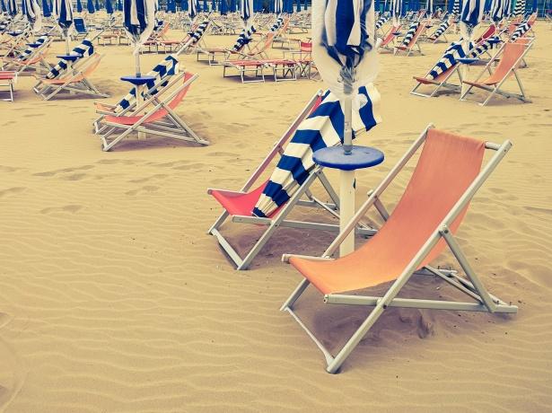 На курорте в Испании пообещали остановить «войну за лежаки»