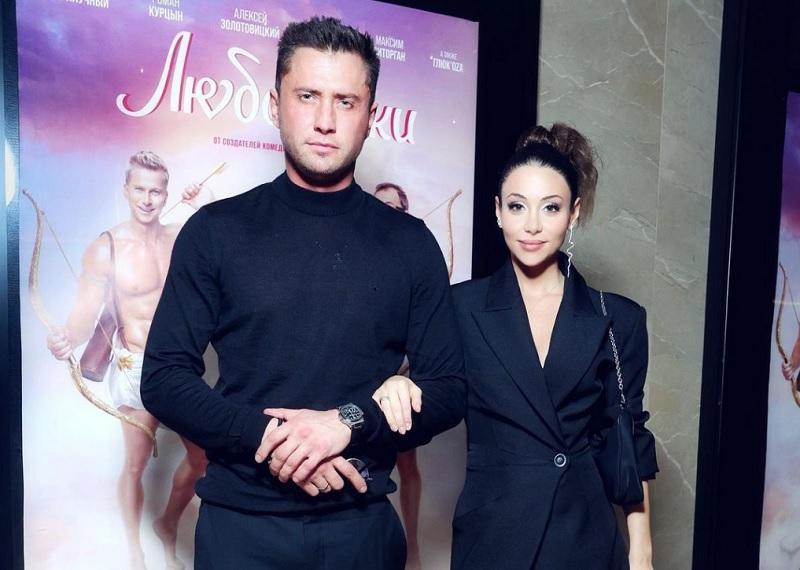 Павел Прилучный увез детей и жену в отпуск на Мальдивы