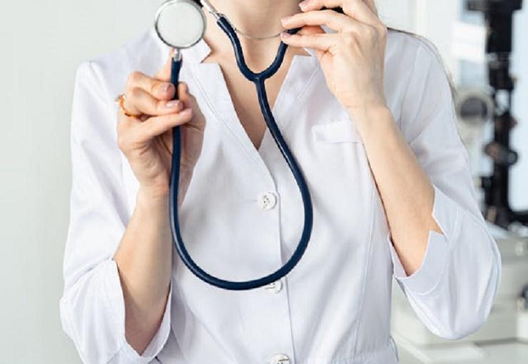 Врач Трифонова предупредила о высокой уязвимости печени подростков перед пивом