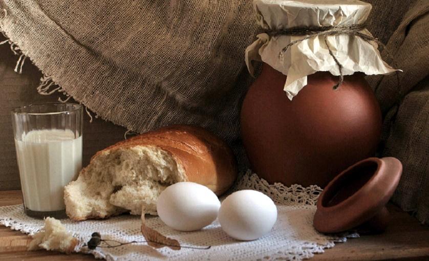 Врач Коробкина призвала женщин есть яйца и пить молоко для продления молодости