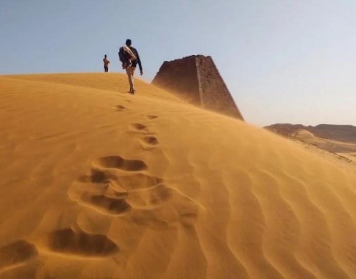 NYP: турист, гуляя по дюнам без обуви, получил ожоги третьей степени