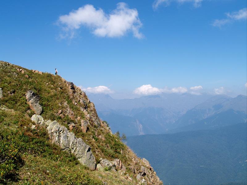 Улицы Сочи заполонили полуголые туристы