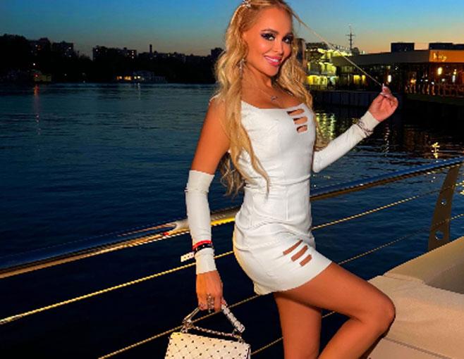 Анна Калашникова вышла в свет с синяками и кровоподтёками